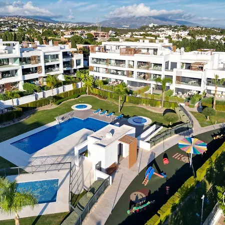 Апартаменты Vivi Homes - Sublime Close To The Beach, Garden, Pool & Hot Tub Эстепона