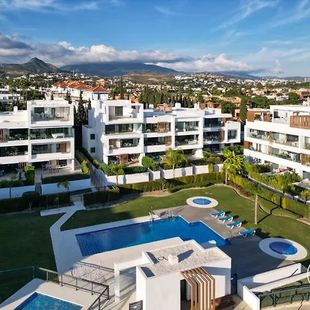 Vivi Homes - Sublime Close To The Beach, Garden, Pool & Hot Tub Эстепона