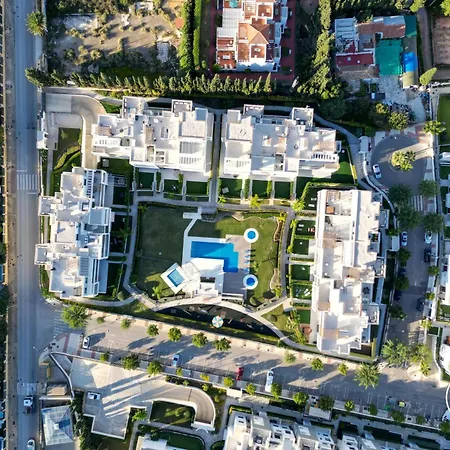 Апартаменты Vivi Homes - Sublime Close To The Beach, Garden, Pool & Hot Tub