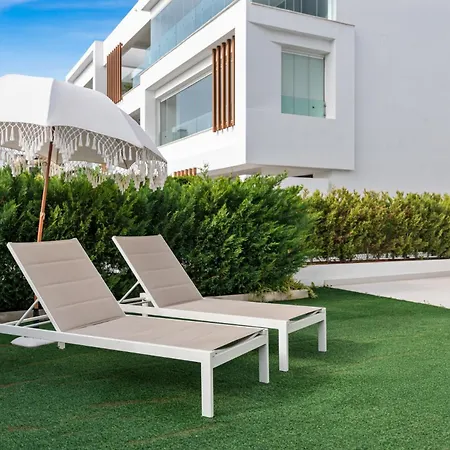 Vivi Homes - Sublime Close To The Beach, Garden, Pool & Hot Tub Апартаменты *