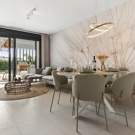 Vivi Homes - Sublime Close To The Beach, Garden, Pool & Hot Tub * Эстепона