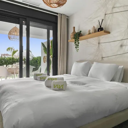 Апартаменты Vivi Homes - Sublime Close To The Beach, Garden, Pool & Hot Tub