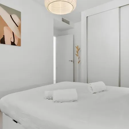 Апартаменты Vivi Homes - Sublime Close To The Beach, Garden, Pool & Hot Tub Эстепона