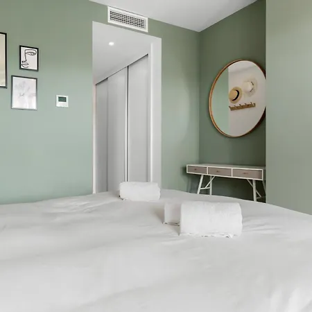 Vivi Homes - Sublime Close To The Beach, Garden, Pool & Hot Tub * Эстепона