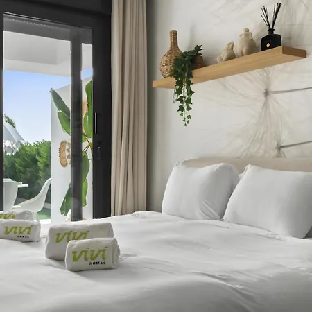 Vivi Homes - Sublime Close To The Beach, Garden, Pool & Hot Tub Эстепона
