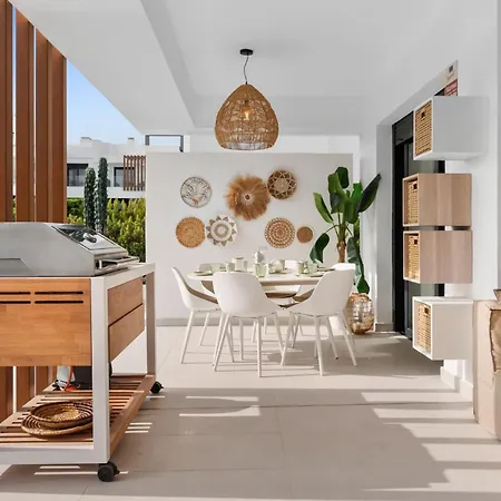 Vivi Homes - Sublime Close To The Beach, Garden, Pool & Hot Tub Апартаменты