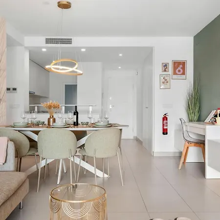 Vivi Homes - Sublime Close To The Beach, Garden, Pool & Hot Tub Эстепона