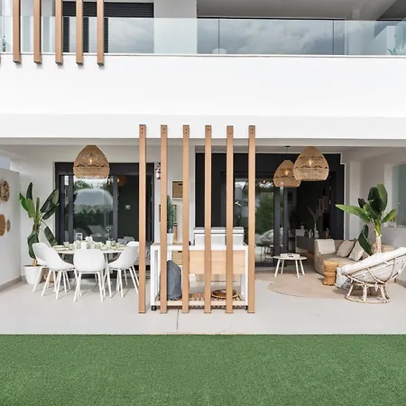Апартаменты Vivi Homes - Sublime Close To The Beach, Garden, Pool & Hot Tub *