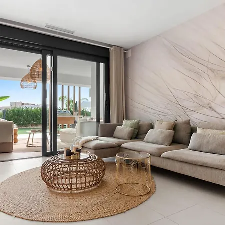 Vivi Homes - Sublime Close To The Beach, Garden, Pool & Hot Tub * Эстепона