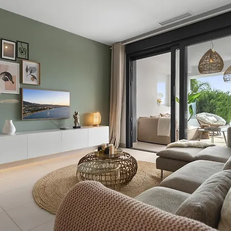Vivi Homes - Sublime Close To The Beach, Garden, Pool & Hot Tub Апартаменты Эстепона