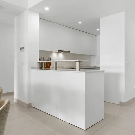 Vivi Homes - Sublime Close To The Beach, Garden, Pool & Hot Tub * Эстепона