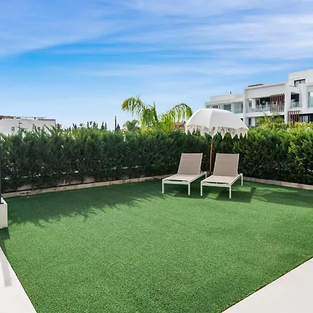 Vivi Homes - Sublime Close To The Beach, Garden, Pool & Hot Tub Эстепона