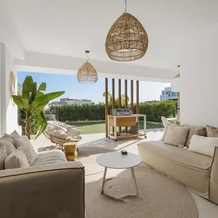 Апартаменты Vivi Homes - Sublime Close To The Beach, Garden, Pool & Hot Tub Эстепона