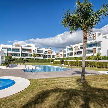 Vivi Homes - Sublime Close To The Beach, Garden, Pool & Hot Tub