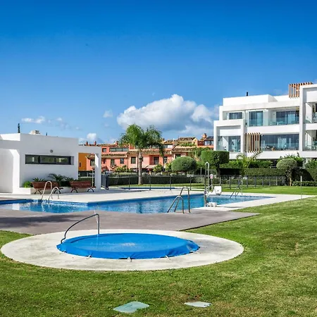 Апартаменты Vivi Homes - Sublime Close To The Beach, Garden, Pool & Hot Tub Эстепона