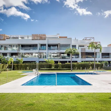 Апартаменты Vivi Homes - Sublime Close To The Beach, Garden, Pool & Hot Tub *