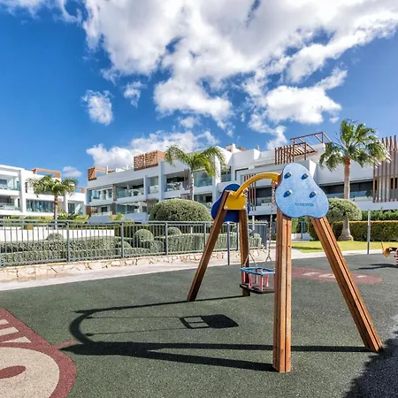 Апартаменты Vivi Homes - Sublime Close To The Beach, Garden, Pool & Hot Tub