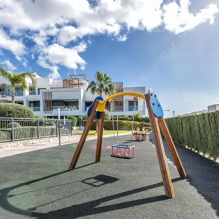 Vivi Homes - Sublime Close To The Beach, Garden, Pool & Hot Tub Эстепона
