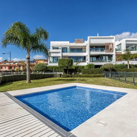 Vivi Homes - Sublime Close To The Beach, Garden, Pool & Hot Tub Эстепона